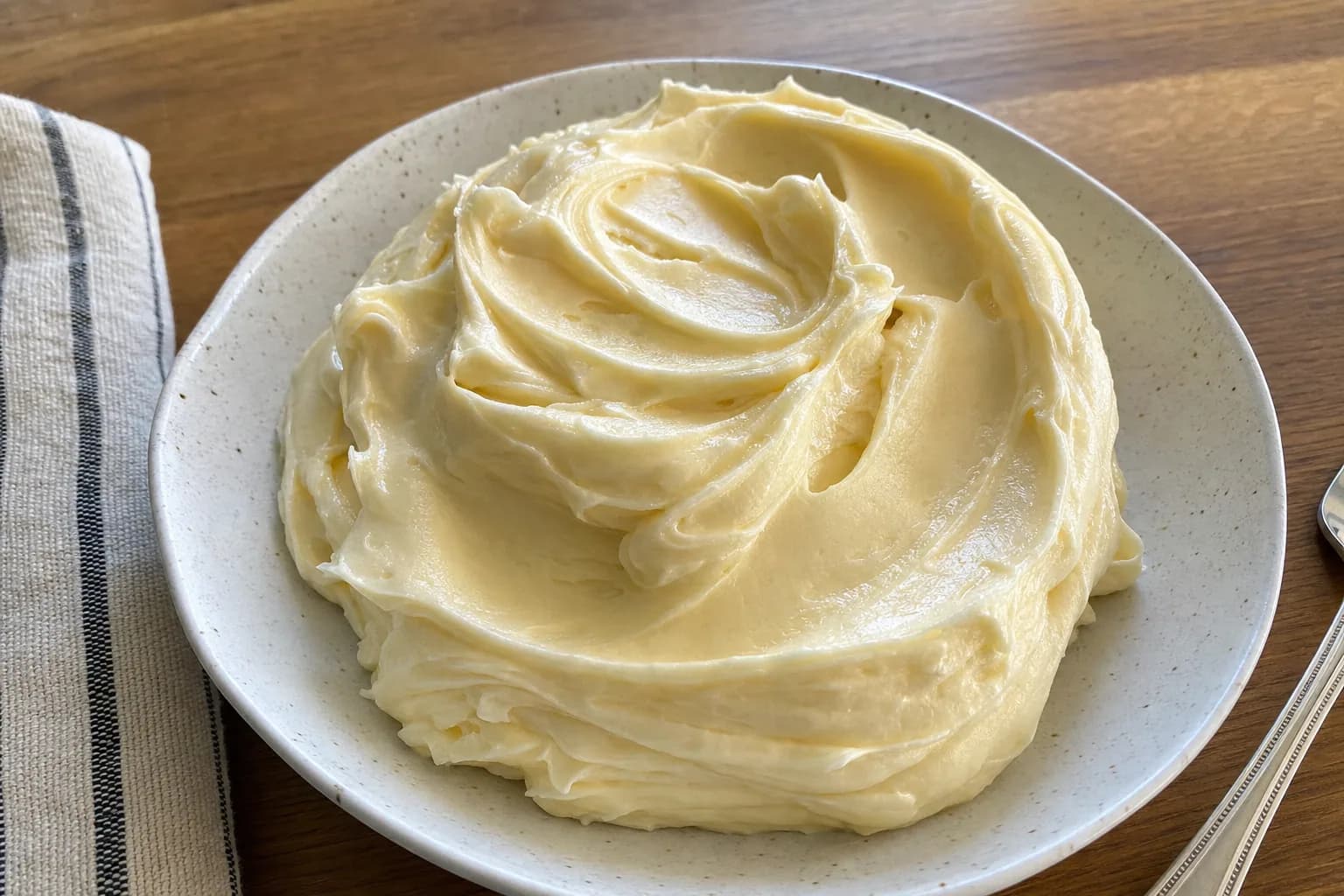 Buttercream Frosting: American buttercream frosting — Desserts recipe | Afoodrink